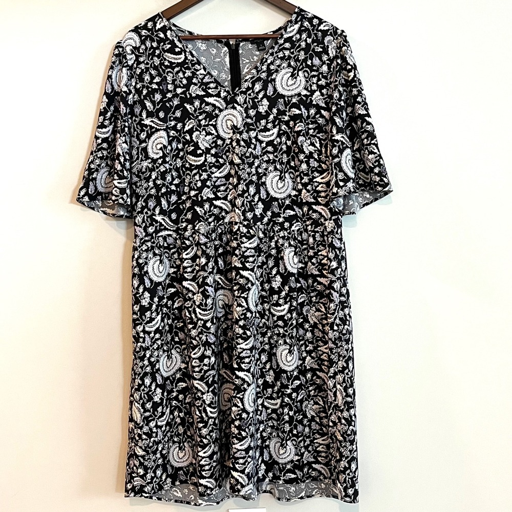 Ann Taylor Factory Black White Floral VNeck Flutter Sleeve Empire Waist Dress 16